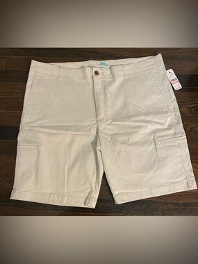 Tommy Bahama Men's Cream Cargo Shorts - Classic Casual Style